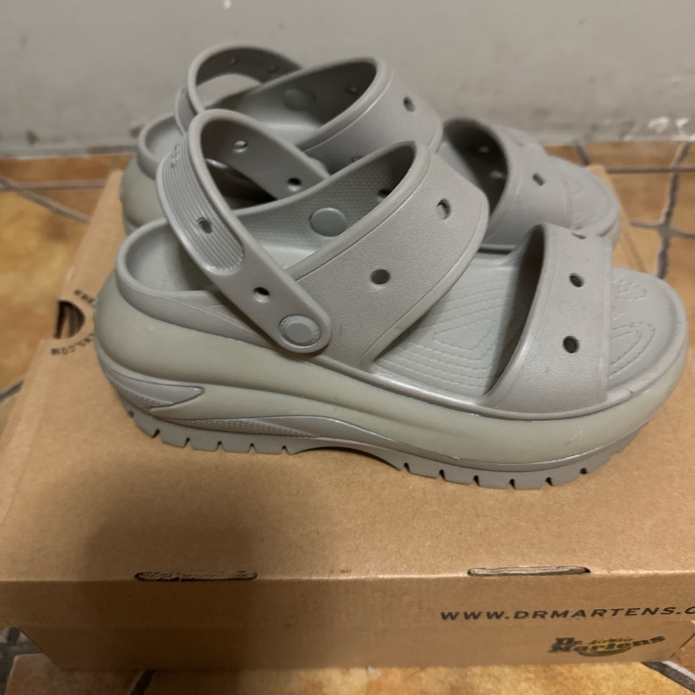 Crocs grey mega crush  Platform Sandals
